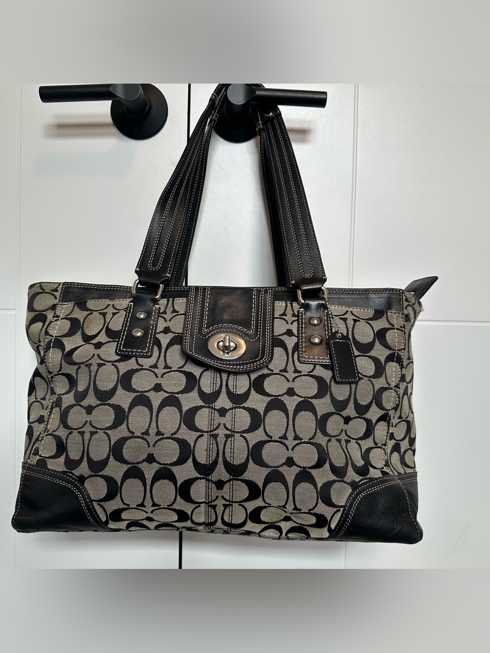 🖤 Coach Signature Turn Lock Black and Grey Canvas and Leather Tote 🖤